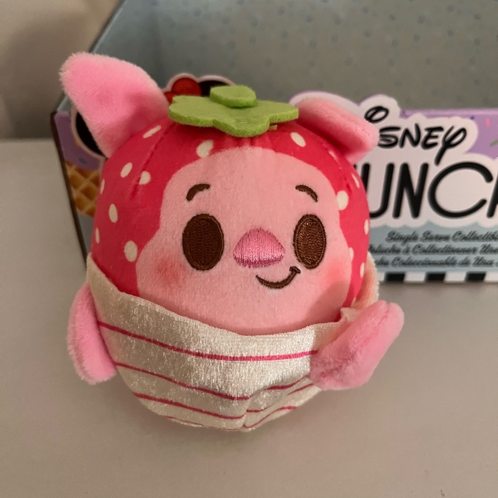 Disney Munchlings Single Serve Collectible Plush Piglet